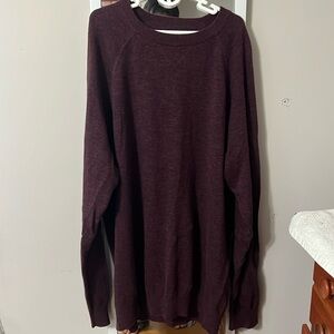 Men’s maroon sweater